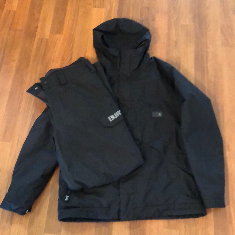 Men’s Burton snowboarding coat and pant set